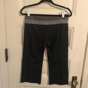 Lululemon Athletica Crop Capri Legging Size 8